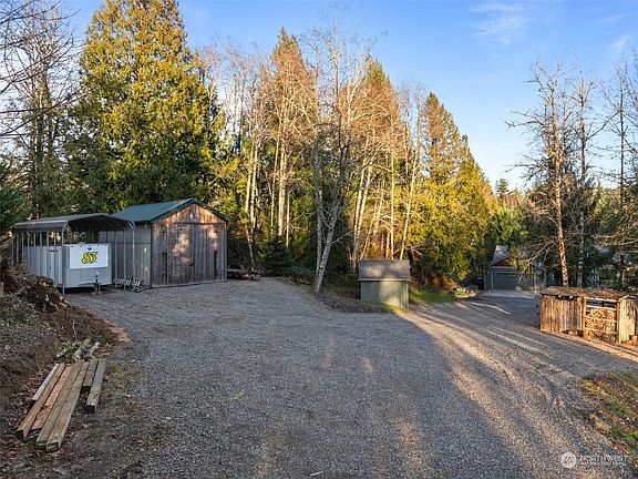 4th image of 148 Elma Drive N