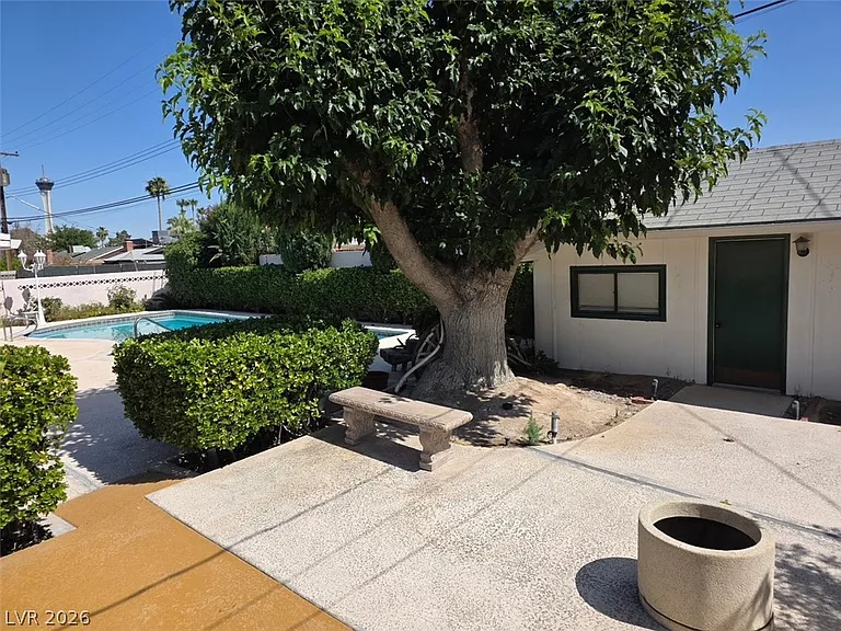 2725 Colanthe Ave — Photo 26