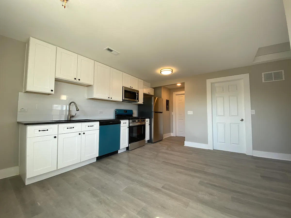 Building Photo - 1542 Victoria Ave #5