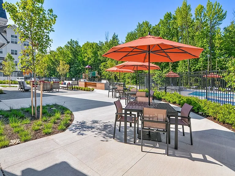 Fieldside Grande Apartments & Townhomes — Photo 37