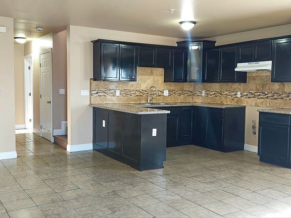 4th image of 211 W 109th Pl #109209B