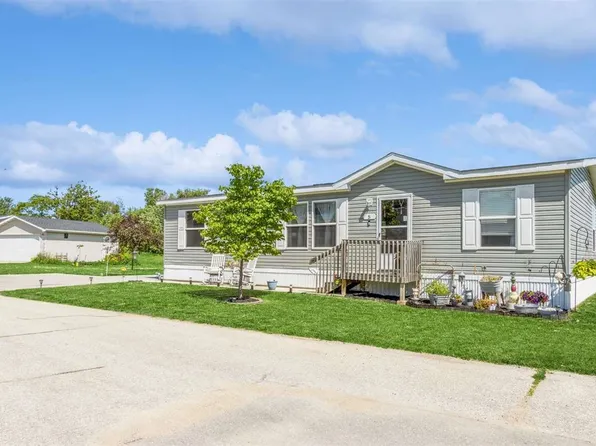 5 Leisure Blvd NE, Cedar Rapids, IA 52402