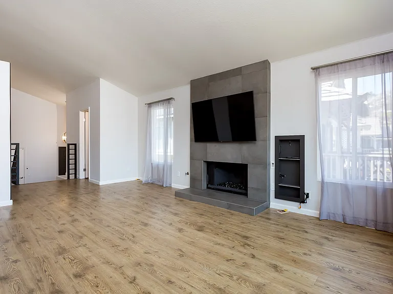 2725 Blackbush Ln — Photo 5