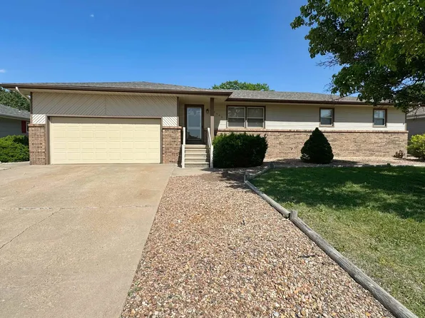 2406 Indian Trl, Hays, KS 67601