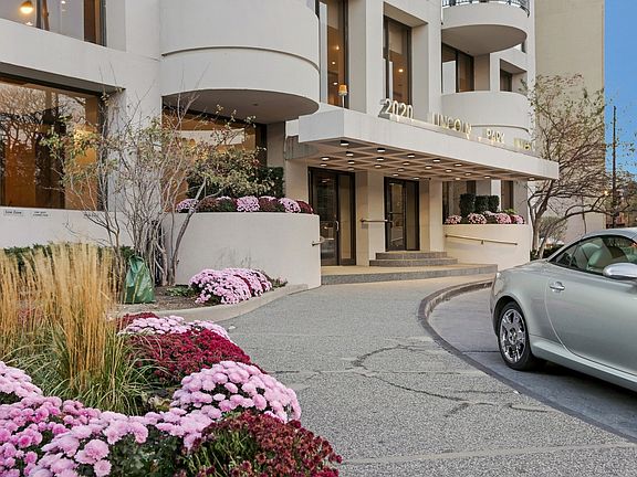 3rd image of 2020 N Lincoln Park W #31AB