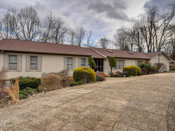 285 Essex Dr, Bluff City, TN 37618