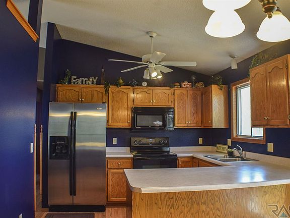 4th image of 615 Hickory Ln