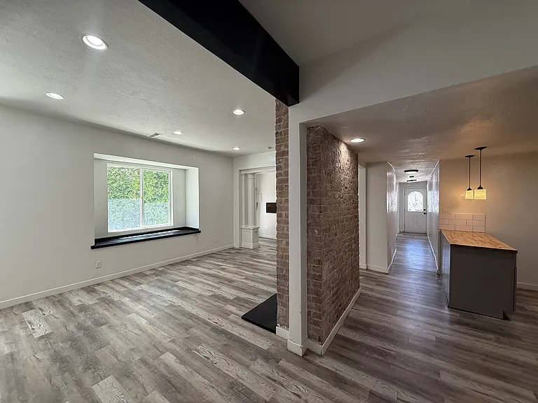 2557 Adams Ave #4 — Photo 9