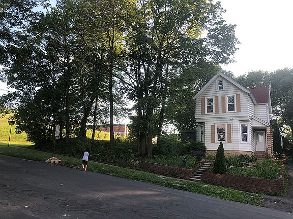2nd image of 706 Arthur St