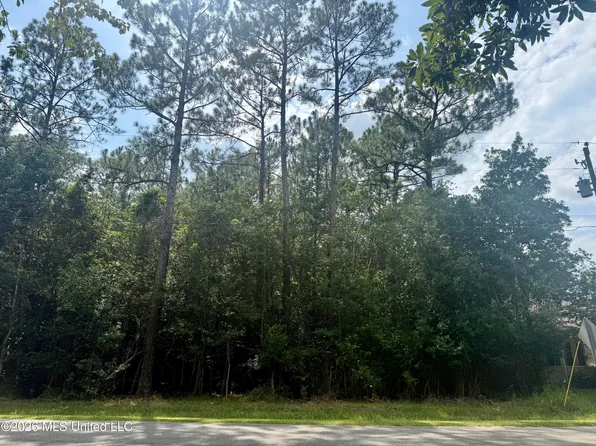 9968 Kahana St, Diamondhead, MS 39525