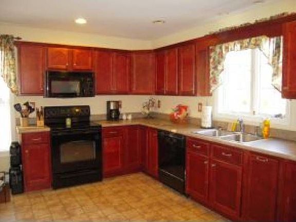 Kitchen w/ Many Cabinets