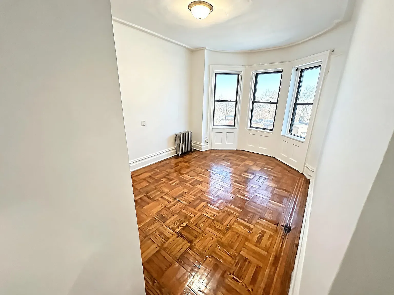 907 Summit Avenue — Photo 1
