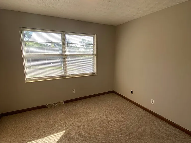 906 Flanders Ln NW — Photo 18