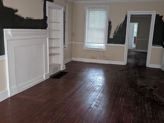 5th image of 126 W Queen Ln