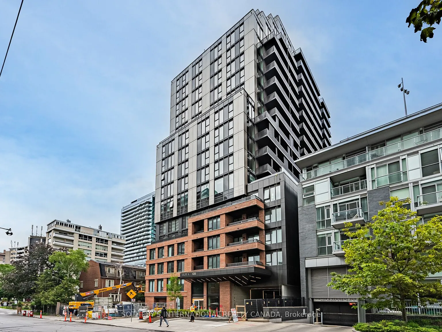 1 bed, $2,555 — Photo 2