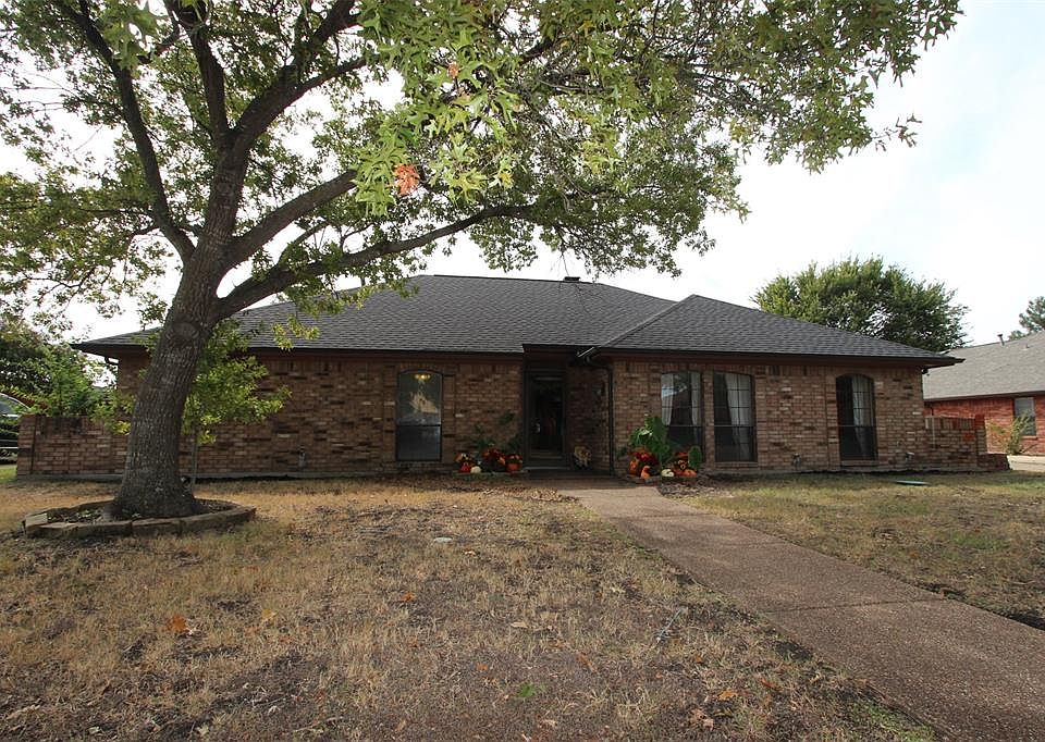 1st image of 320 Rolling Oak Dr