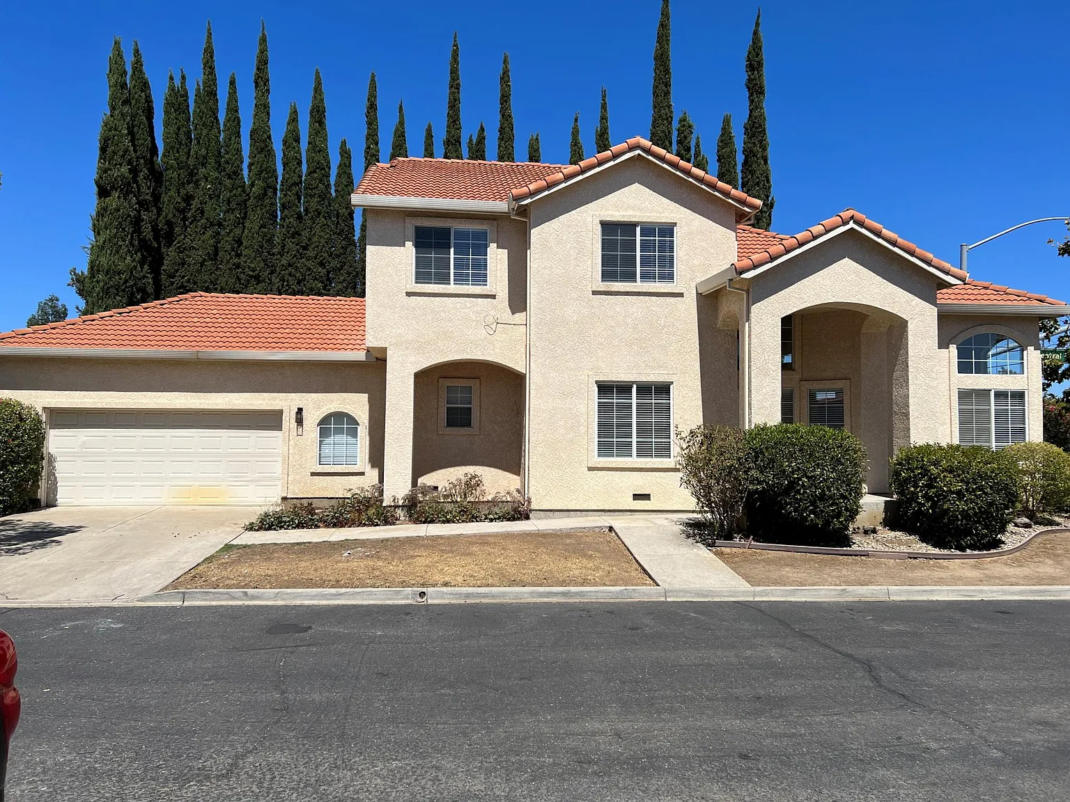 4 bed, 2115 sqft, $3,475 — Photo 2