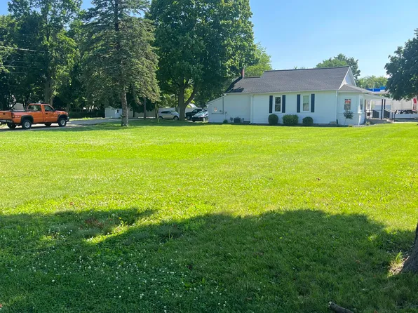 102 N Maumee St, Tecumseh, MI 49286