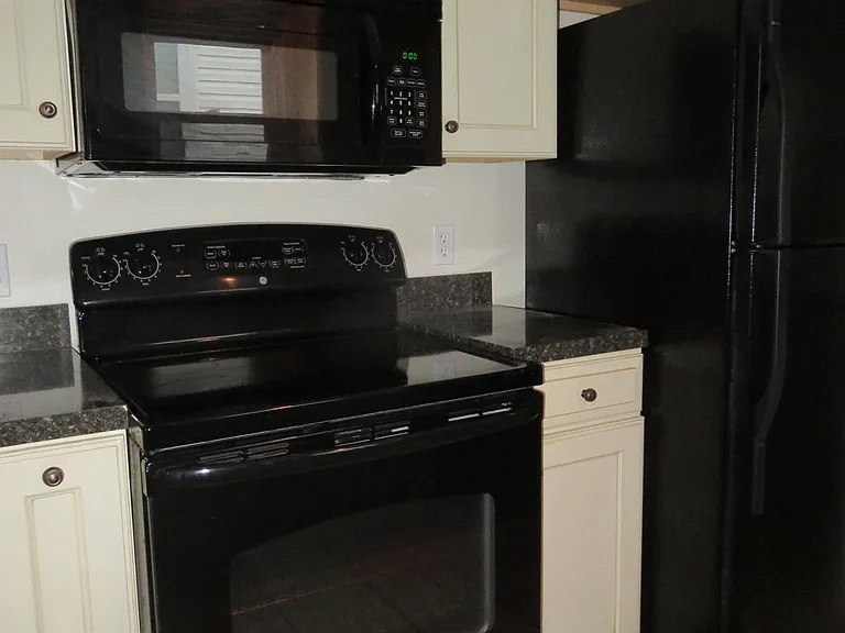1327 Genesee Ave — Photo 20