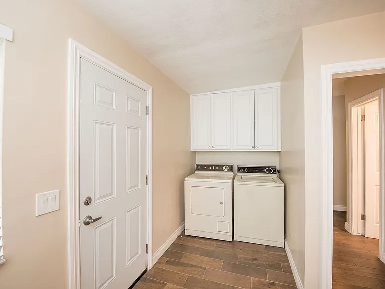 12511 Columbia Way — Photo 10