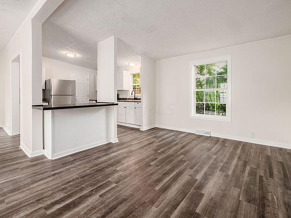 5th image of 223 Essex St