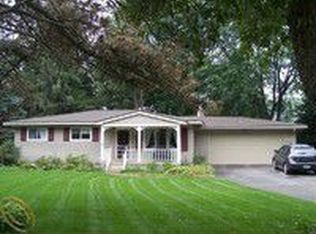 6253 Pine Knob Rd, Clarkston, MI 48348
