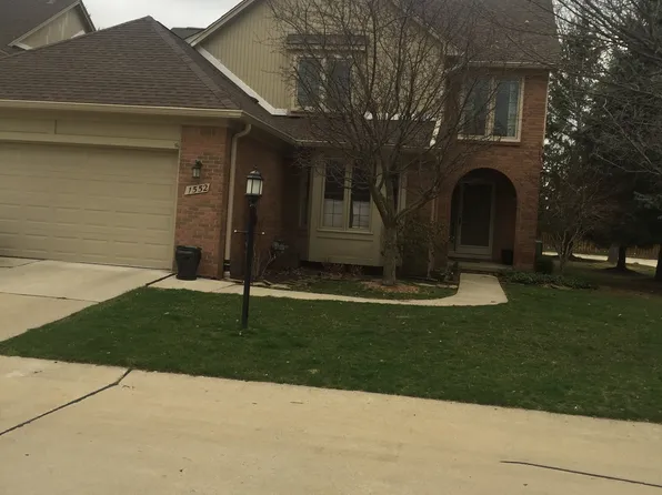 1552 Country Dr, Trenton, MI 48183