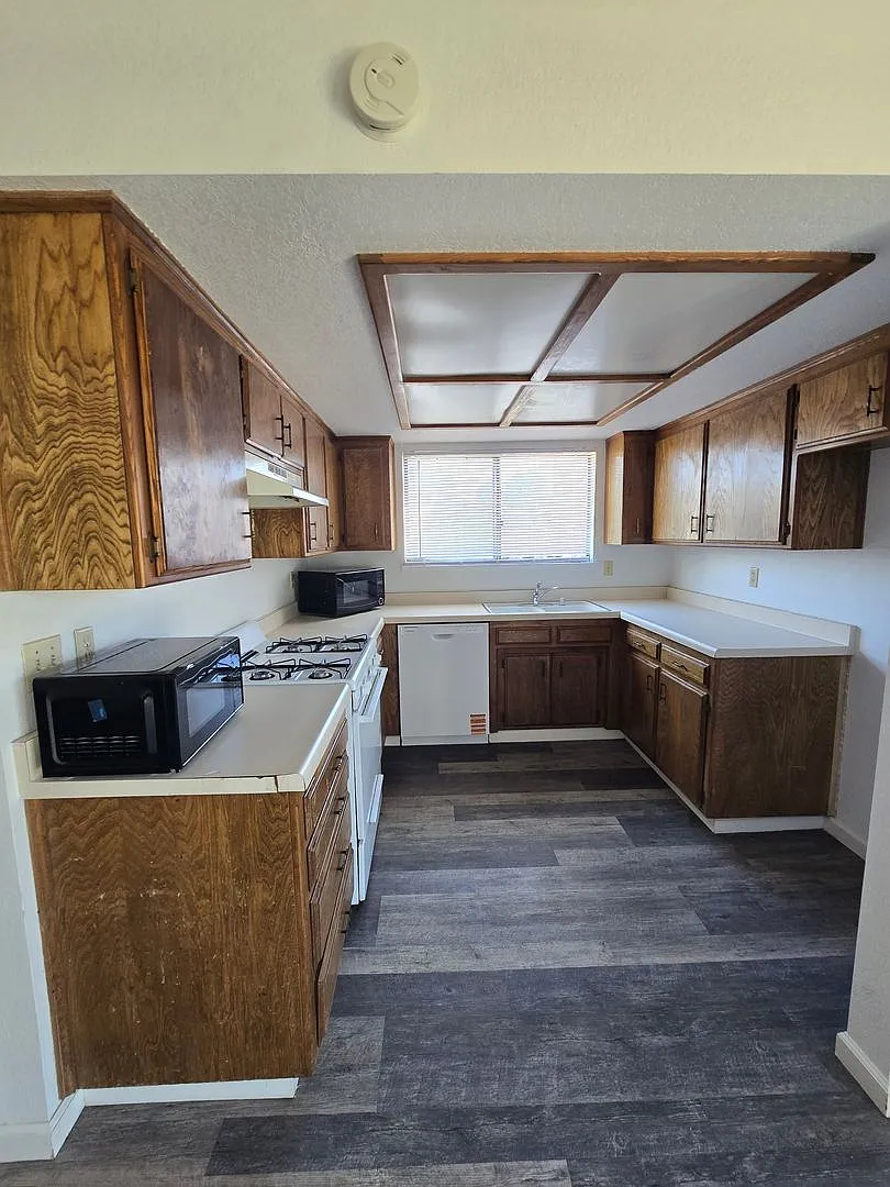 Comfy 3 bed 2 bath — Photo 4