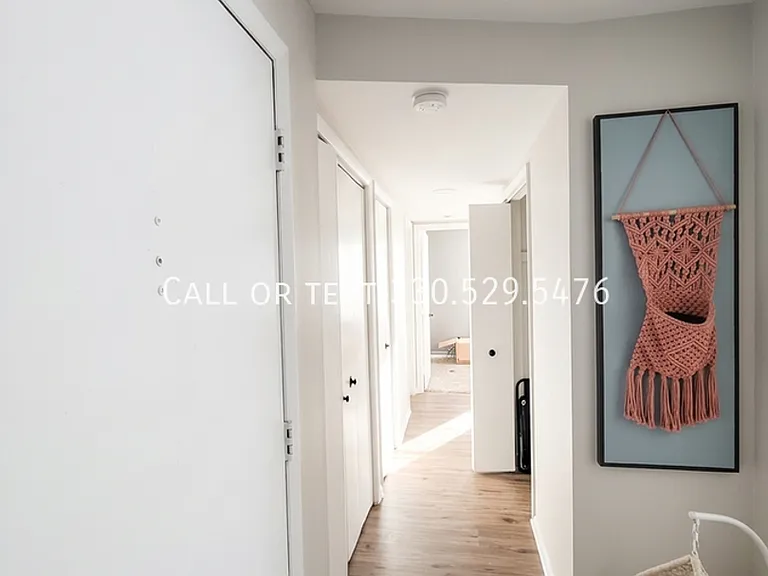 Aristocrat Apartments — Photo 9