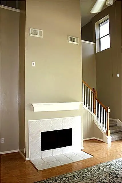 3 bed, 2.5 bath, 2410 sqft, $1,800 — Photo 2