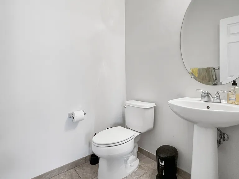 61 N River Dr — Photo 8