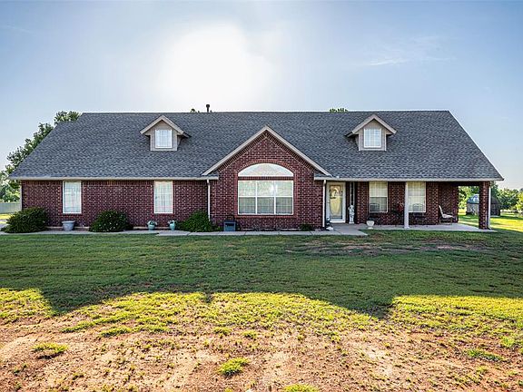 3rd image of 506 Summer Creek Rd
