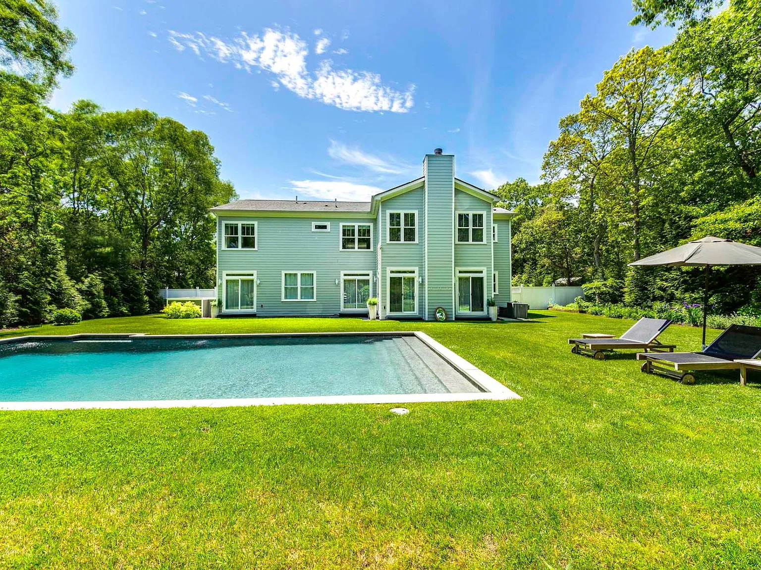 Spacious East Hampton Summer Retreat — Photo 1