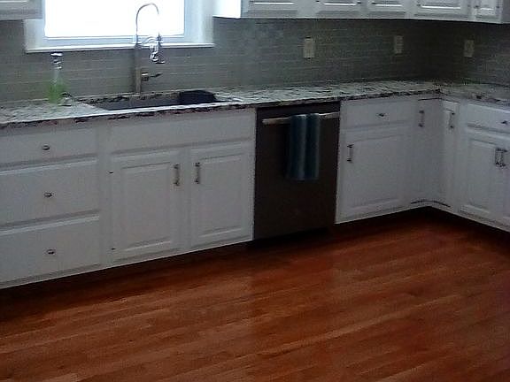4th image of 2208 Eisenhower Dr