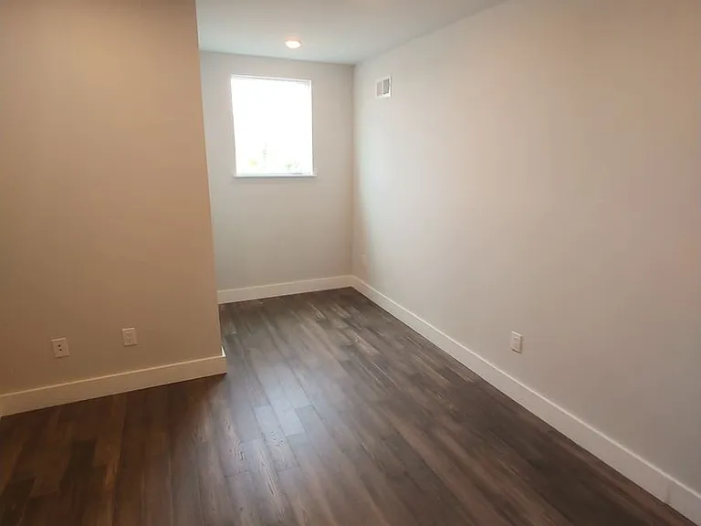 5402 Webster St — Photo 6
