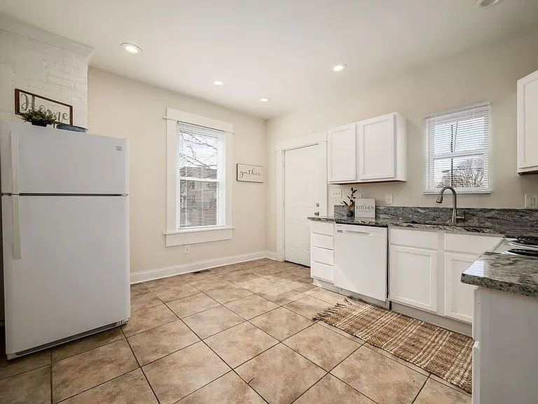 561 Kimball Pl — Photo 9