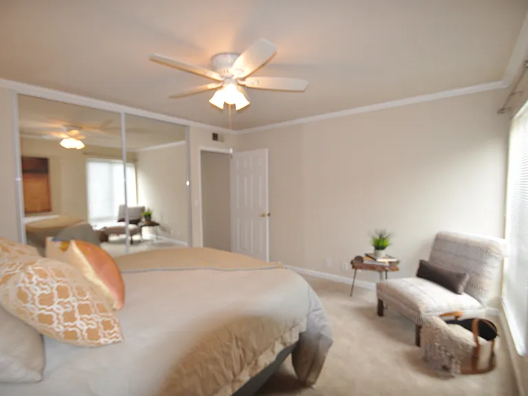Oak Park Manor — Photo 16