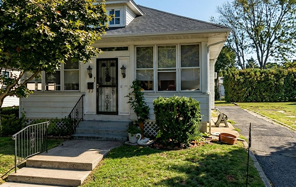1st image of 215 Kane Ave