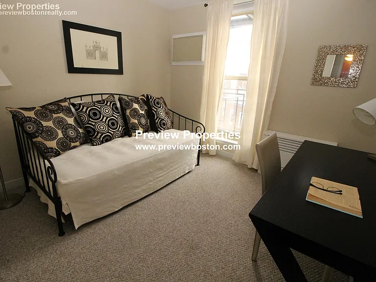 Camelot Ct — Photo 20