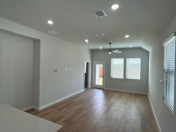 4th image of 311 Green Gables Dr