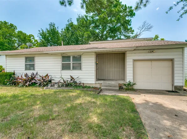 2318 Dennis St, Irving, TX 75062