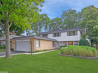 2421 N Evergreen Ave, Arlington Heights, IL 60004