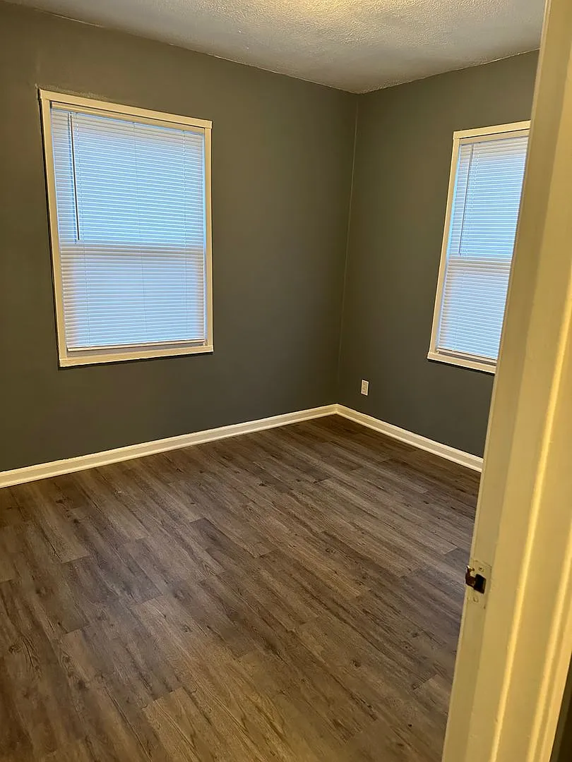 Cozy 2-Bedroom Duplex For Rent — Photo 1
