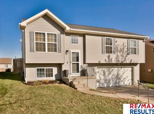 14606 Knudsen St, Bennington, NE 68007