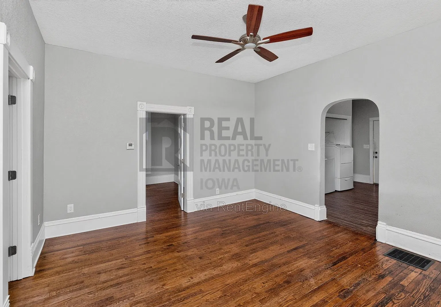 3 bed, 1.0 bath, 946 sqft, $1,295 — Photo 4