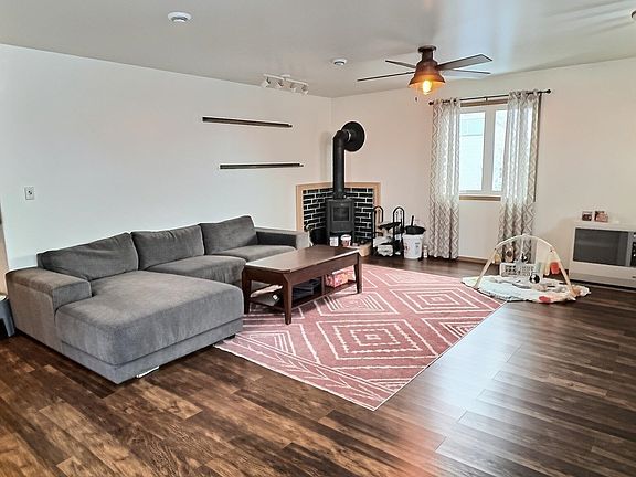 4th image of 404 W 1st Ave