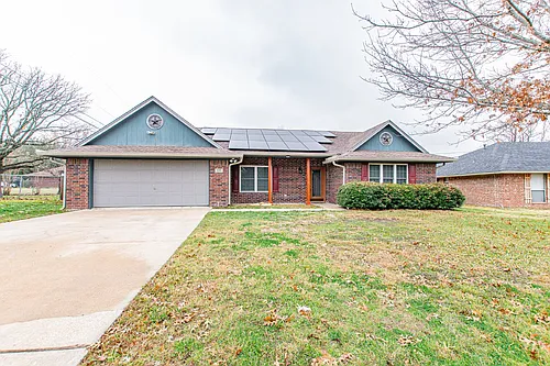 3003 Oakwood Dr Photo 1