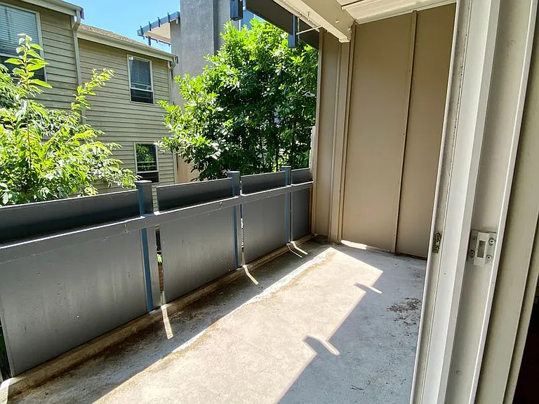 900 Nob Hill Ave N — Photo 2