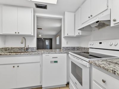 2141 SE 15th Pl APT 110, Cape Coral, FL, 33990