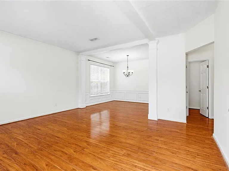490 Chippenham Ct — Photo 6